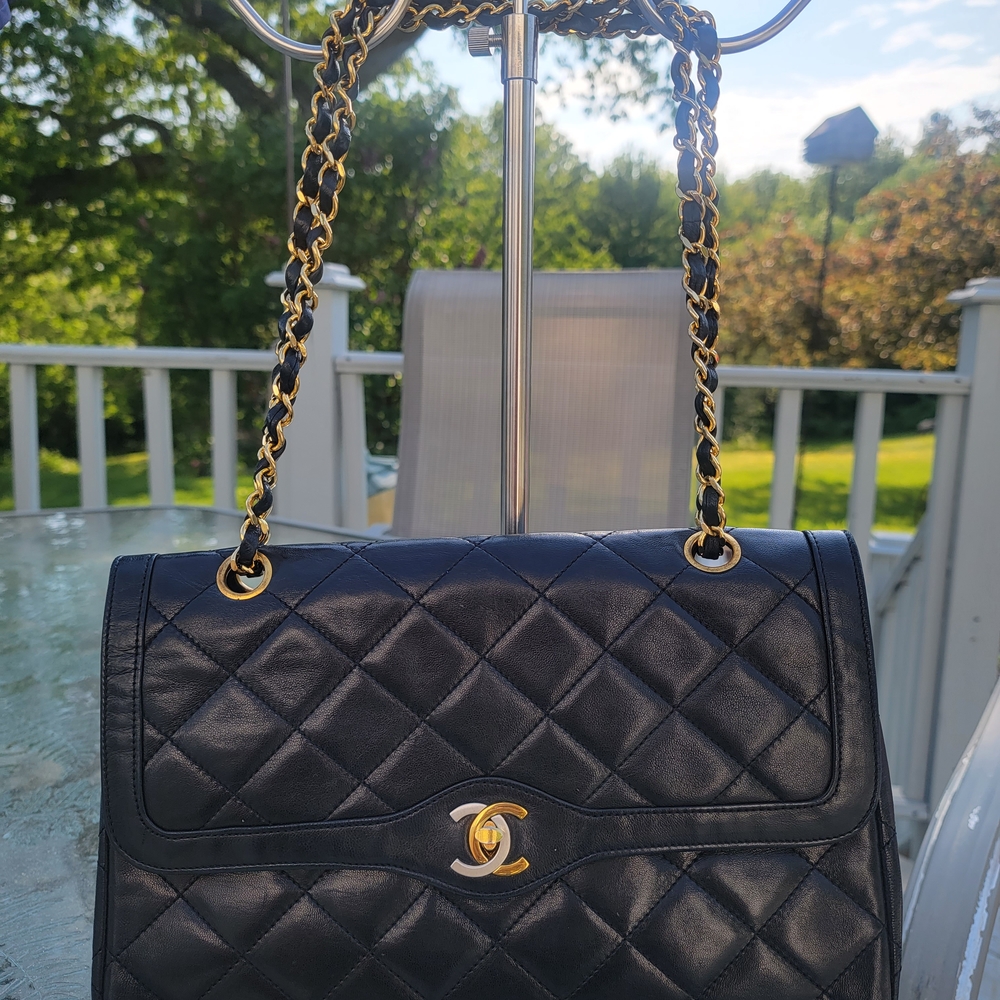 Chic Black Quilted Leather Shoulder Bag